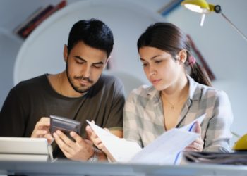 7 Tips to Aggressively Pay Off Debt in 2025