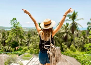 How are bonuses taxed in Canada?