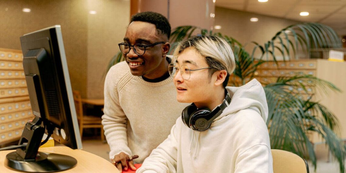 How to manage money as a student in Canada