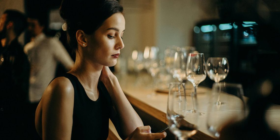 How women in Canada can start investing