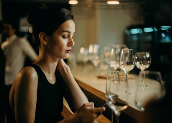 How women in Canada can start investing