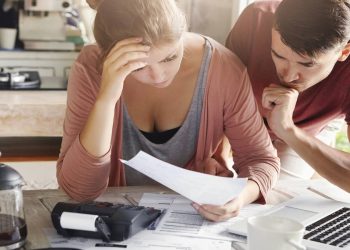 How to manage debt when you’re between jobs in Canada