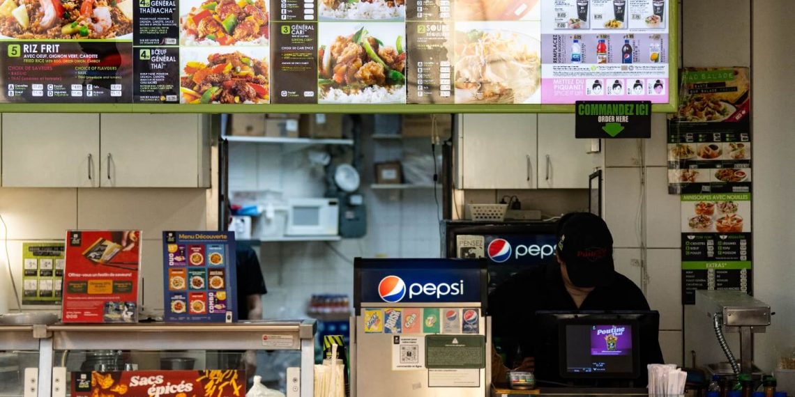 Restaurant visits drop as Canadians tighten wallets