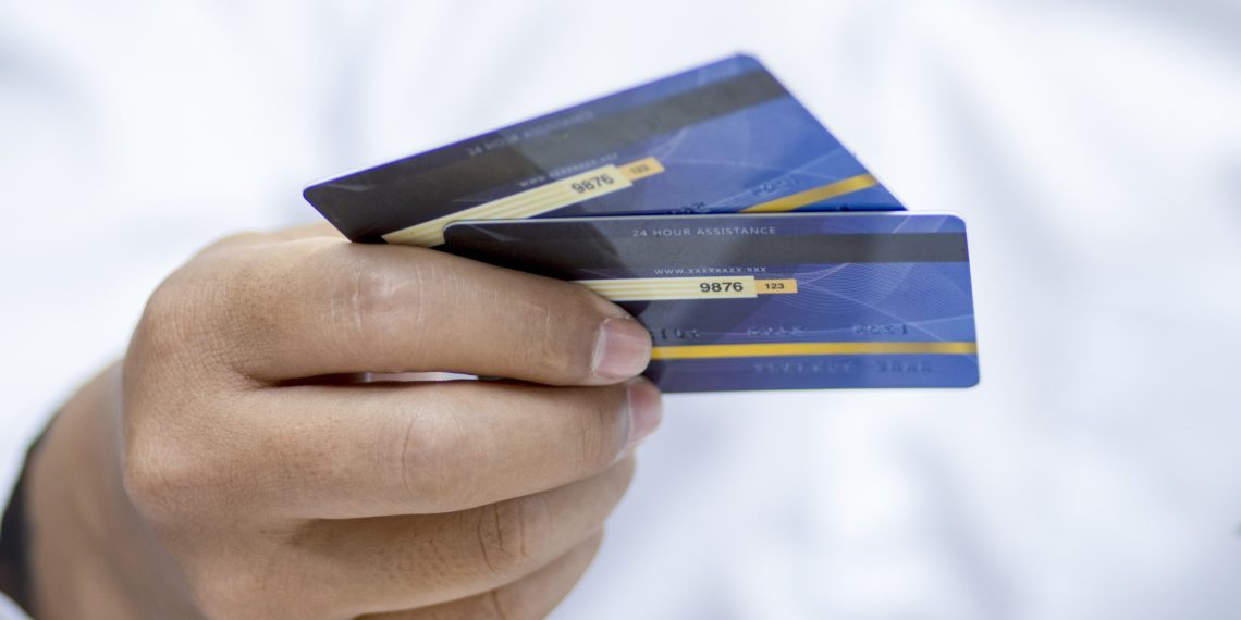 Difference Between Credit Cards vs Debit Cards