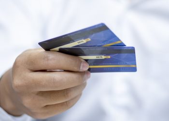 Difference Between Credit Cards vs Debit Cards