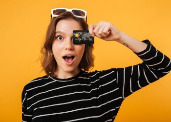 No-fee vs. rewards credit cards: When paying an annual fee pays off